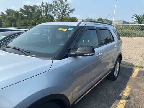 Used 2018 Ford Explorer XLT w/ Equipment Group 202A AWD/4WD image 14