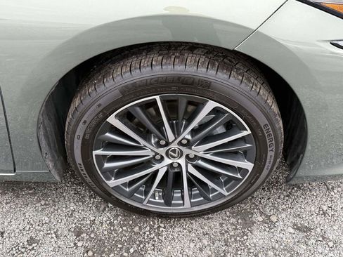 Used 2025 Lexus ES 300h w/ Premium Package image 7