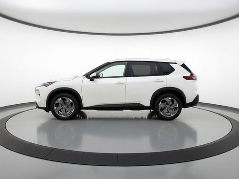 Used 2025 Nissan Rogue SV image 5