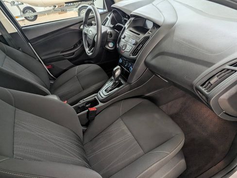 Used 2016 Ford Focus SE FWD image 18