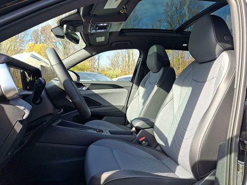 New 2026 Volkswagen Tiguan SE R-Line image 8