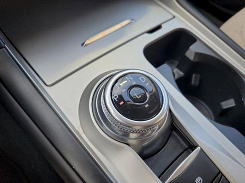Used 2024 Ford Explorer XLT RWD image 29