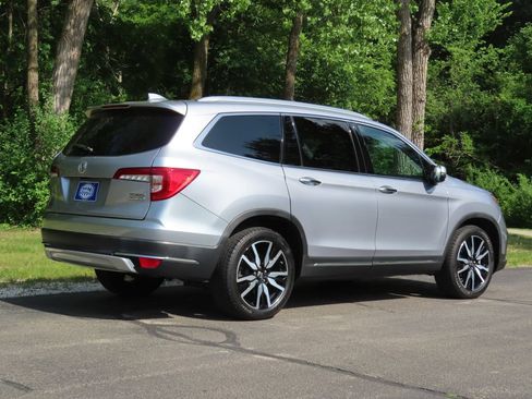 Used 2019 Honda Pilot Touring image 3