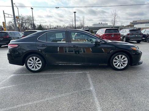Used 2019 Toyota Camry LE FWD image 5