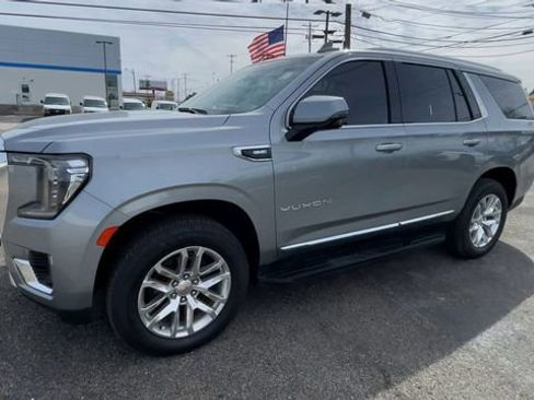 Used 2024 GMC Yukon SLT w/ SLT Premium Package AWD/4WD image 6
