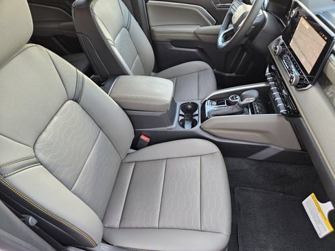 New 2026 Chevrolet Colorado ZR2 w/ Technology Package AWD/4WD image 17