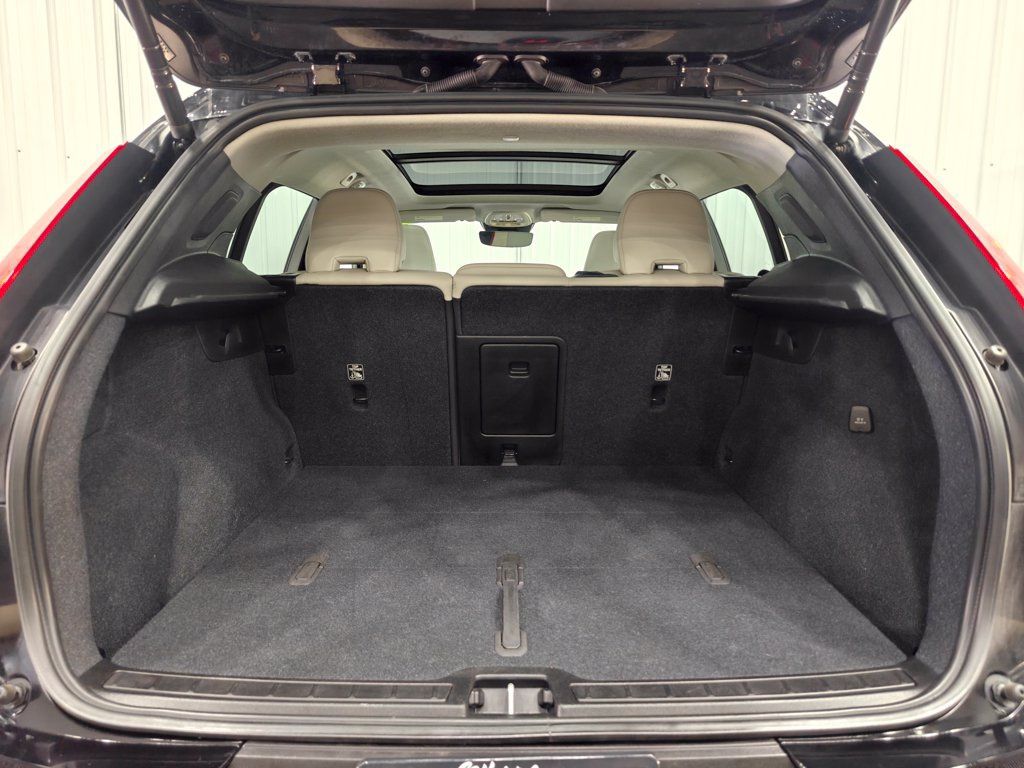 Used 2023 Volvo XC40 B4 Ultimate FWD image 34
