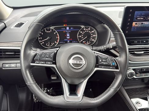Used 2024 Nissan Altima 2.5 SV w/ SV Premium Package FWD image 22