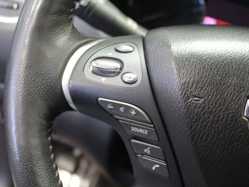 Used 2019 Nissan Pathfinder SL image 10