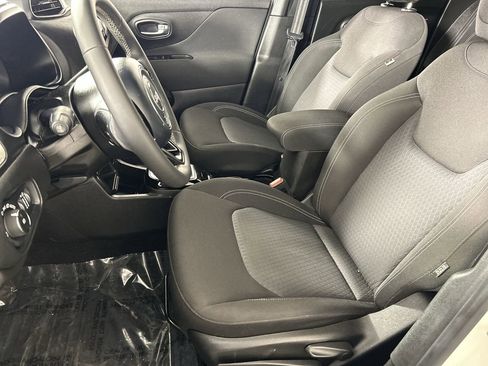 Used 2021 Jeep Renegade Latitude image 19