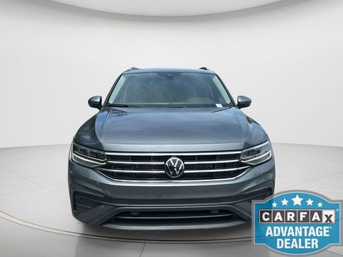 Used 2024 Volkswagen Tiguan SE image 2