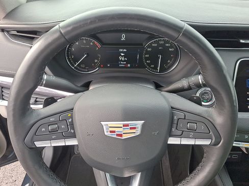 Used 2021 Cadillac XT4 Luxury w/ Cold Weather Package image 13