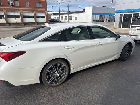 Used 2019 Toyota Avalon XSE w/ All Weather Liner Package image 4
