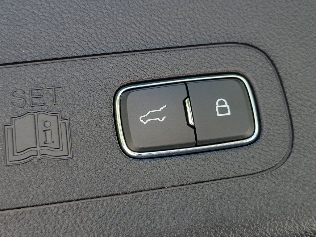 Used 2025 Lincoln Aviator Reserve w/ Jet Appearance Package RWD image 7