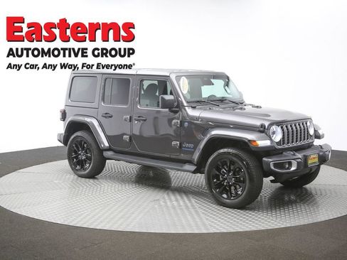 Used 2025 Jeep Wrangler Unlimited Sahara AWD/4WD image 44