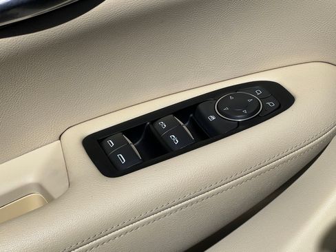 Certified 2018 Cadillac XT5 FWD image 17