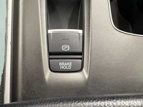 Used 2018 Honda Accord Sport image 19