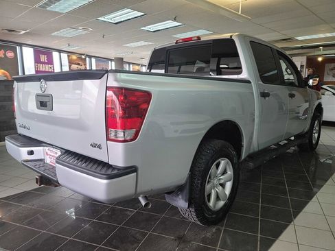 Used 2015 Nissan Titan SV image 5