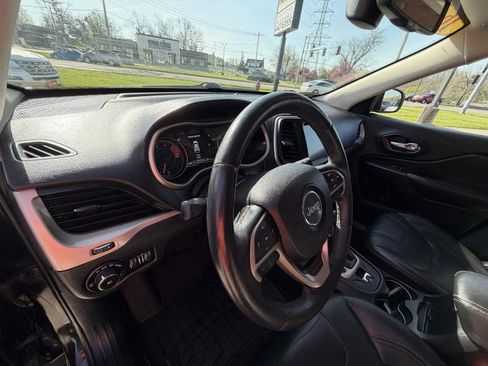 Used 2016 Jeep Cherokee Limited image 11