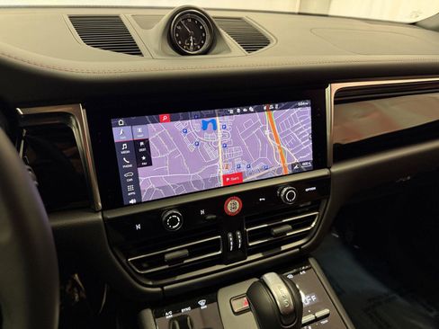 Used 2025 Porsche Macan image 23