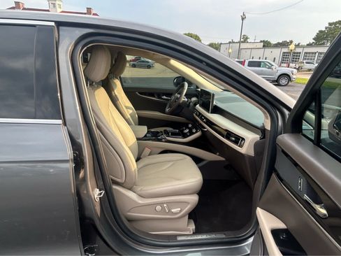 Used 2023 Lincoln Nautilus FWD image 16