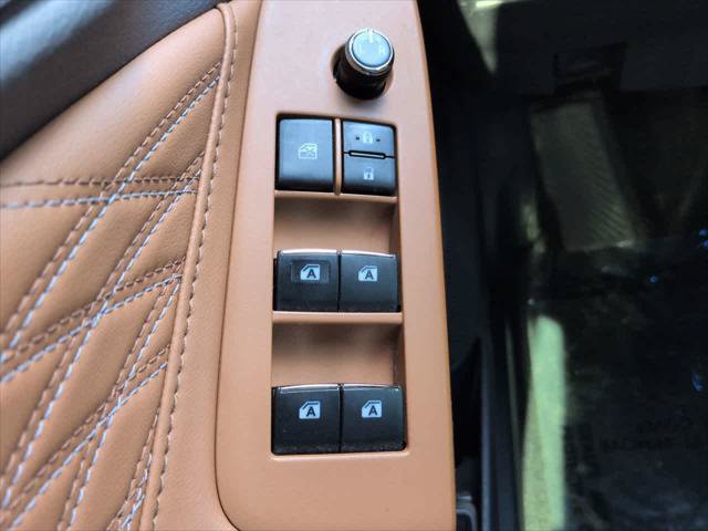 Certified 2019 Toyota Avalon Limited w/ Advanced Safety Package FWD image 24