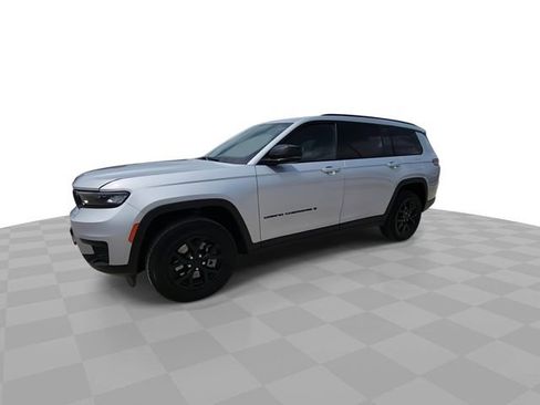 Used 2024 Jeep Grand Cherokee L Altitude RWD image 4