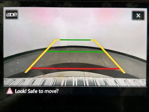 Used 2023 Volkswagen Tiguan SE AWD/4WD image 10