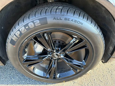 Used 2019 Audi Q8 Premium w/ Convenience Package image 12