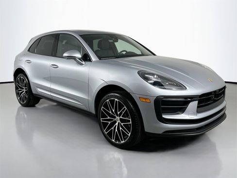 Certified 2025 Porsche Macan image 8