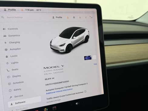 Used 2021 Tesla Model Y Long Range AWD/4WD image 34