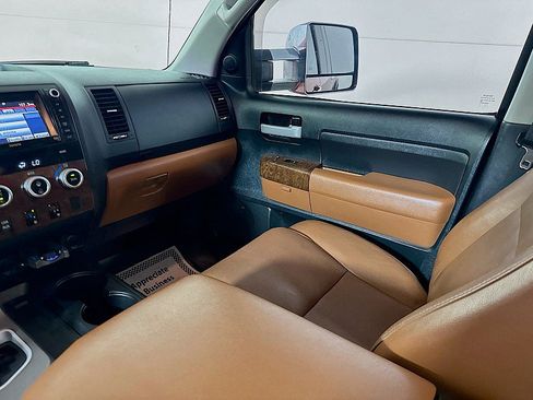 Used 2011 Toyota Tundra Limited AWD/4WD image 24