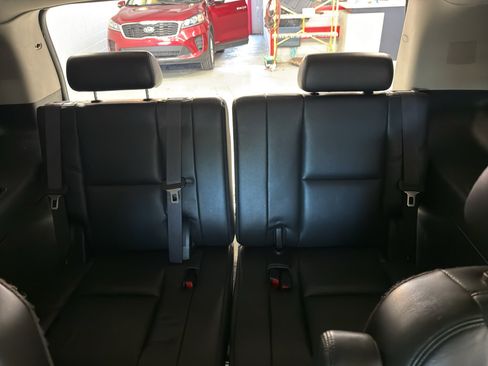 Used 2010 Cadillac Escalade Luxury AWD/4WD image 31