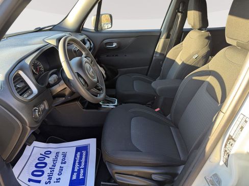 Used 2021 Jeep Renegade Latitude image 9