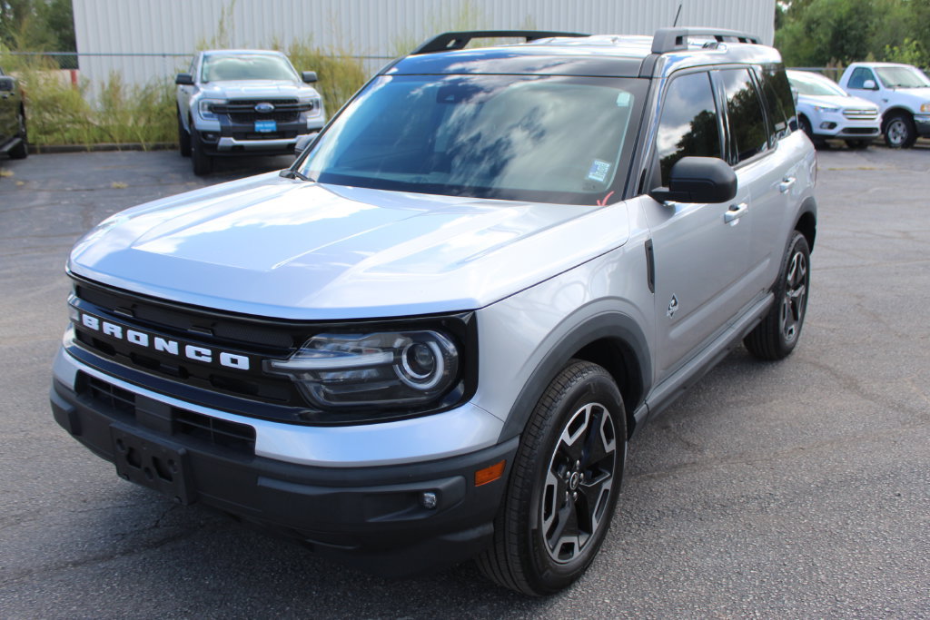 Used 2022 Ford Bronco Sport Outer Banks w/ Tech Package AWD/4WD image 2