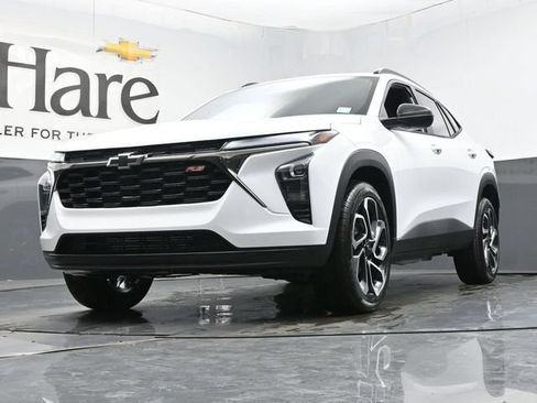 New 2026 Chevrolet Trax RS w/ Sunroof Package FWD image 4