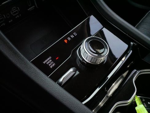 Used 2023 Jeep Grand Cherokee Limited w/ Luxury Tech Group II image 24