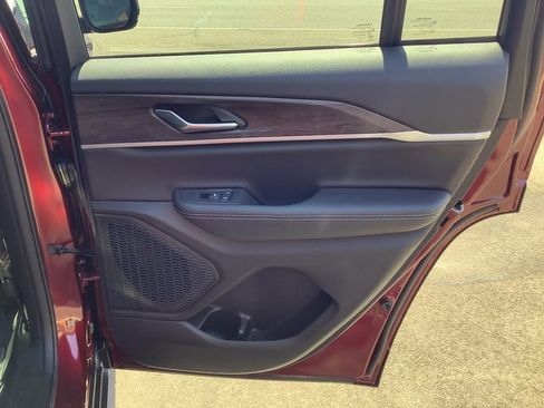 New 2025 Jeep Grand Cherokee Limited w/ Trailer Tow Package image 35