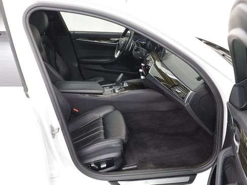 Used 2018 BMW 530e xDrive image 22