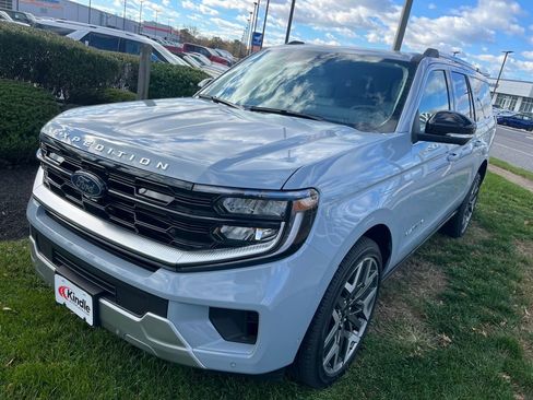 New 2025 Ford Expedition Max Platinum w/ Platinum Ultimate Package image 4