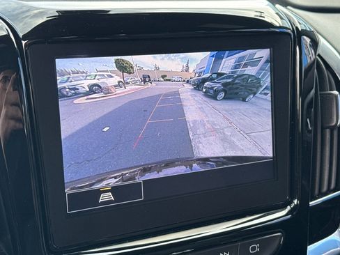 Used 2023 Chevrolet Traverse LT image 27