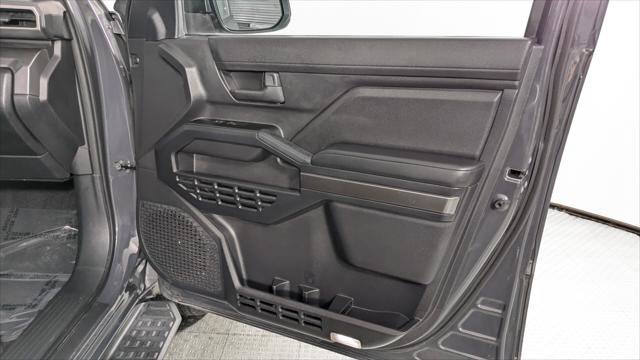 Used 2025 Toyota 4Runner SR5 AWD/4WD image 22