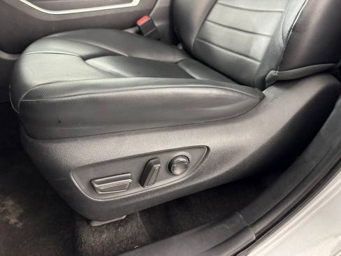 Used 2024 Toyota Highlander LE image 35