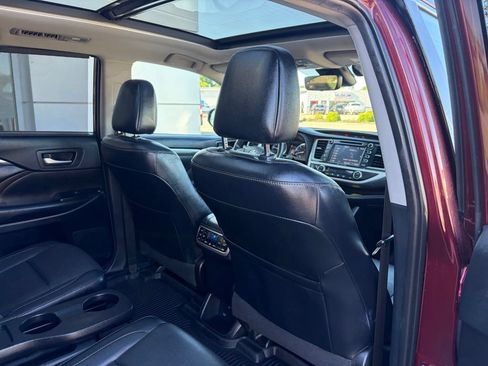 Used 2019 Toyota Highlander Limited Platinum AWD/4WD image 23
