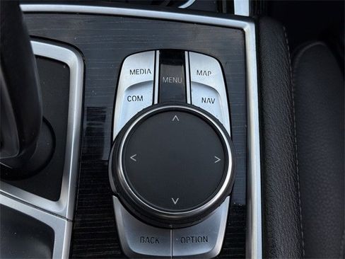 Used 2021 BMW 740i w/ M Sport Package image 21