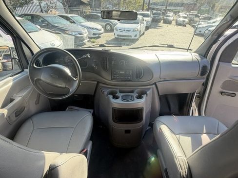 Used 2002 Ford E-150 and Econoline 150 Wagon RWD image 14