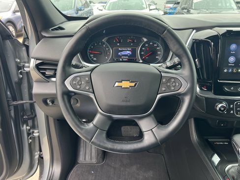 Used 2023 Chevrolet Traverse LT FWD image 19