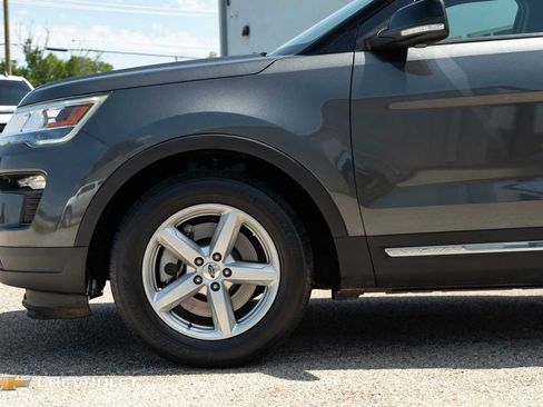 Used 2018 Ford Explorer XLT w/ Equipment Group 201A FWD image 11