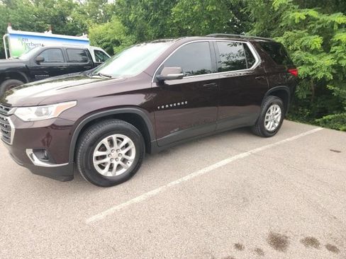 Used 2021 Chevrolet Traverse LT FWD image 1