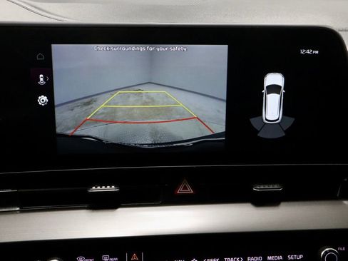 Used 2023 Kia Sportage EX image 2